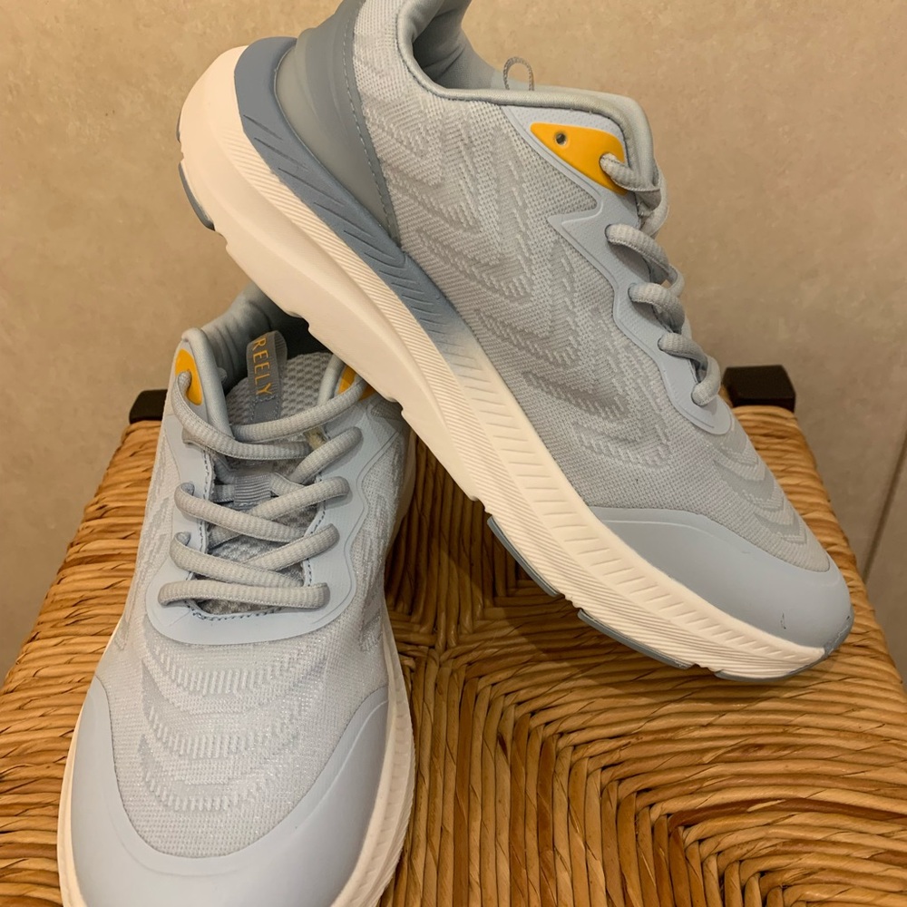 Stylish Athletic Shoes in Light Blue size 8.5